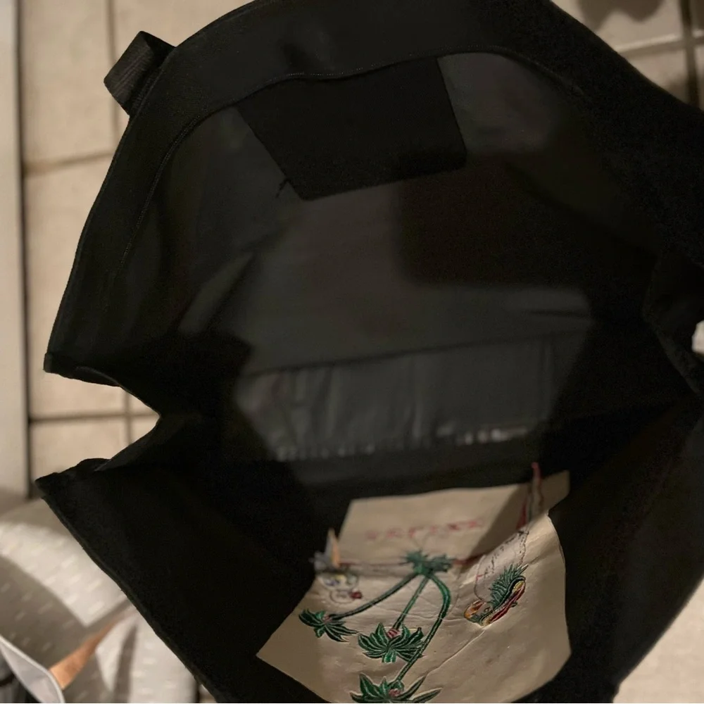 Large tote‎ with Belize embroidery, New w/out Tags